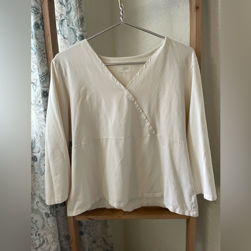 Elegant Cream V-Neck Women's Top stretchy J Jill